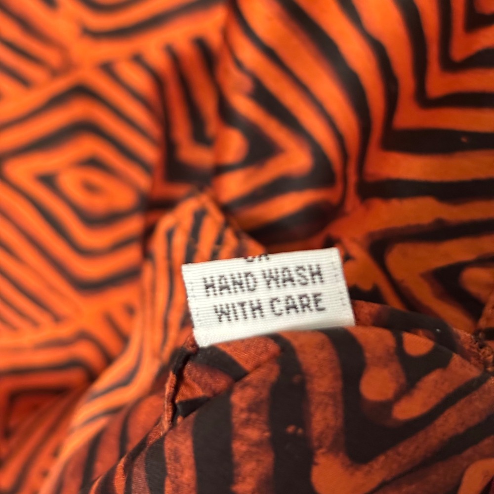 Milo's Men's S Short Sleeve Button Down Shirt 100% Silk Orange Black Geometric - Picture 7 of 8